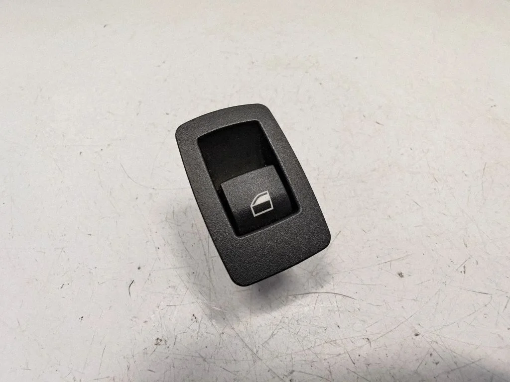 Electric window control switch 9208106