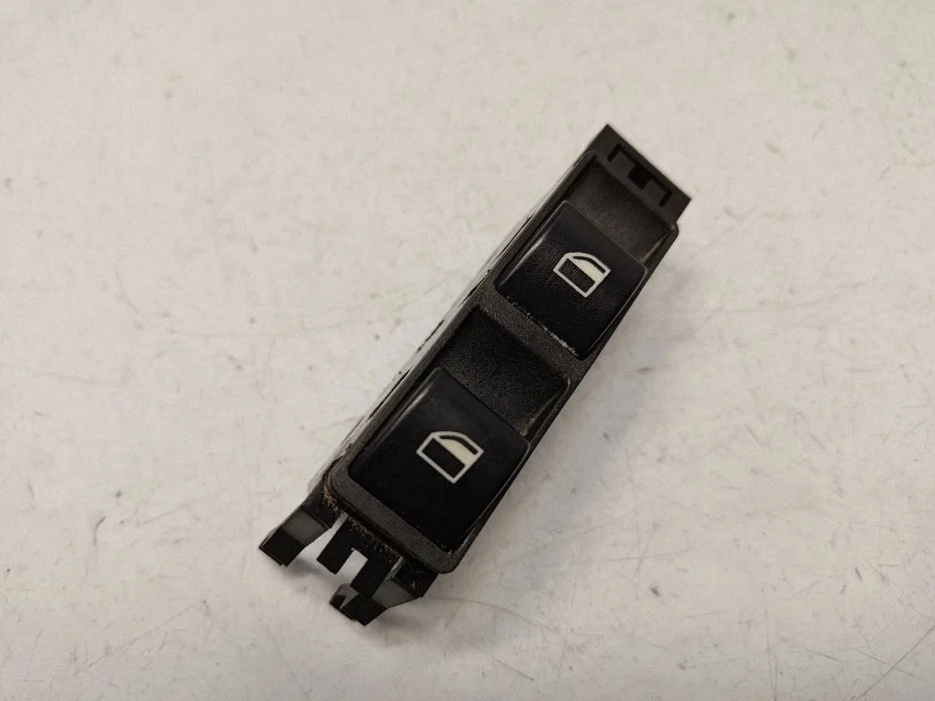 Elektrisko logu slēdzis 61318381514