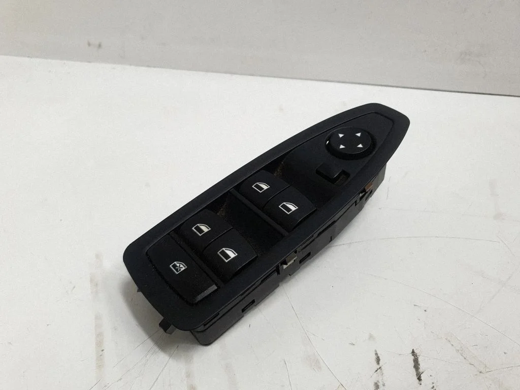 Electric window control switch 9208110