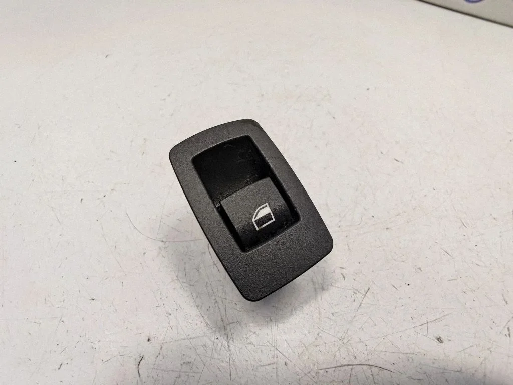 Electric window control switch 9208106