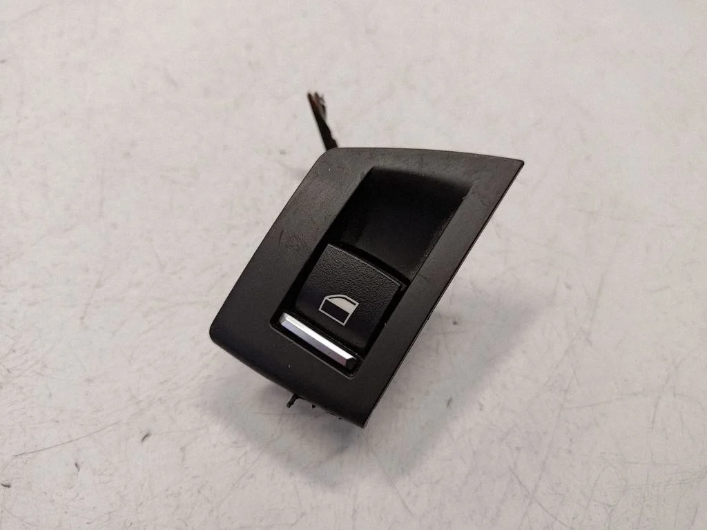 Electric window control switch 9241949