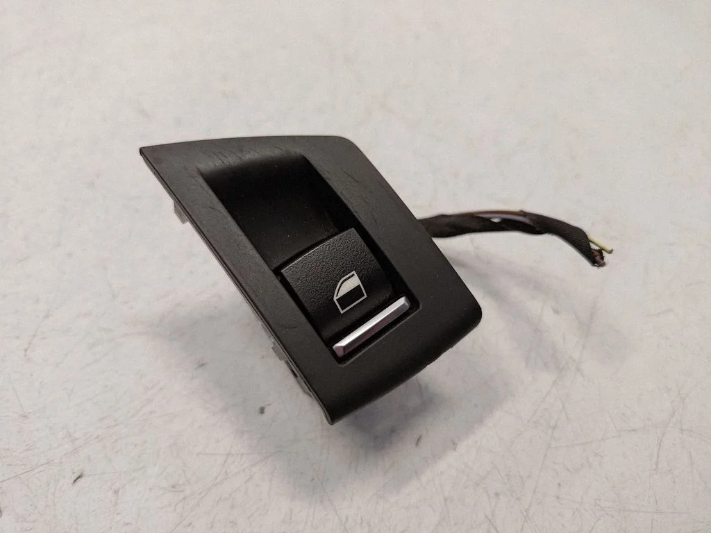 Electric window control switch 9241949