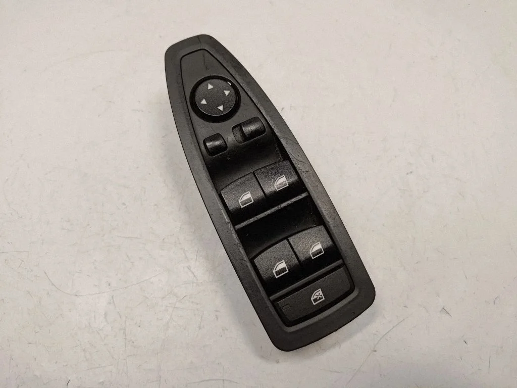 Electric window control switch 9208111