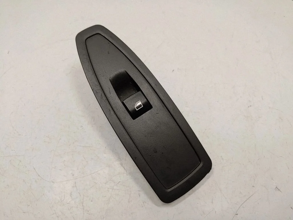 Electric window control switch 9208107