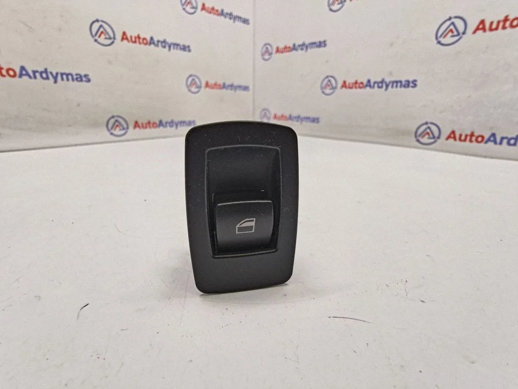 Electric window control switch 6935534