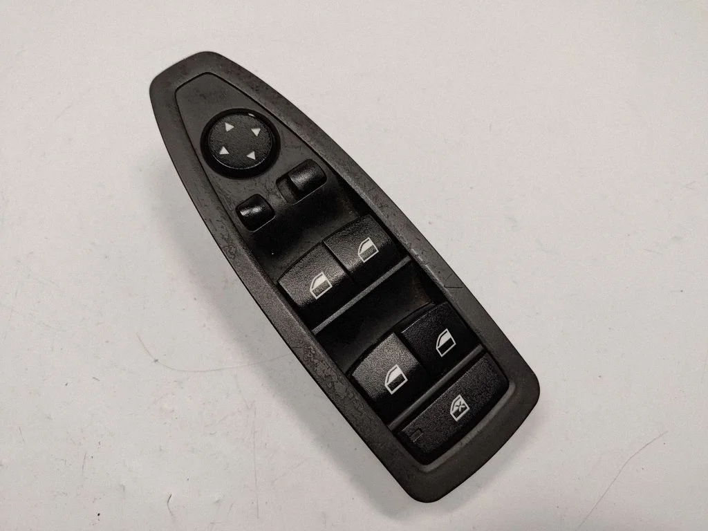 Electric window control switch 9208111