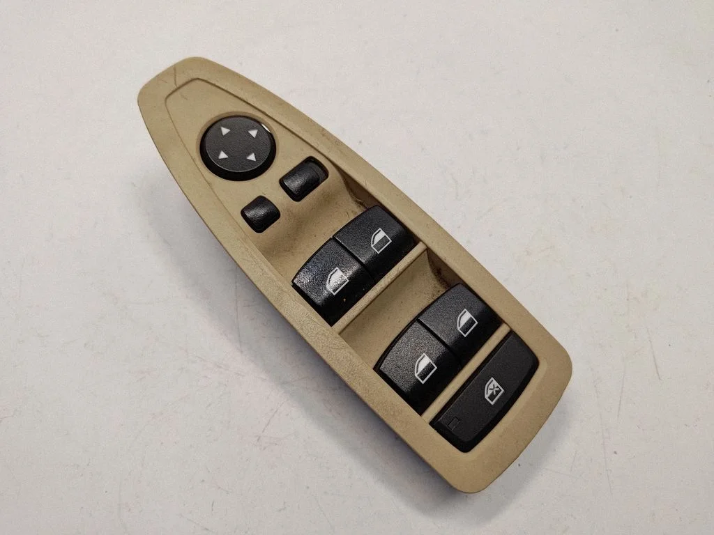 Electric window control switch 9208111