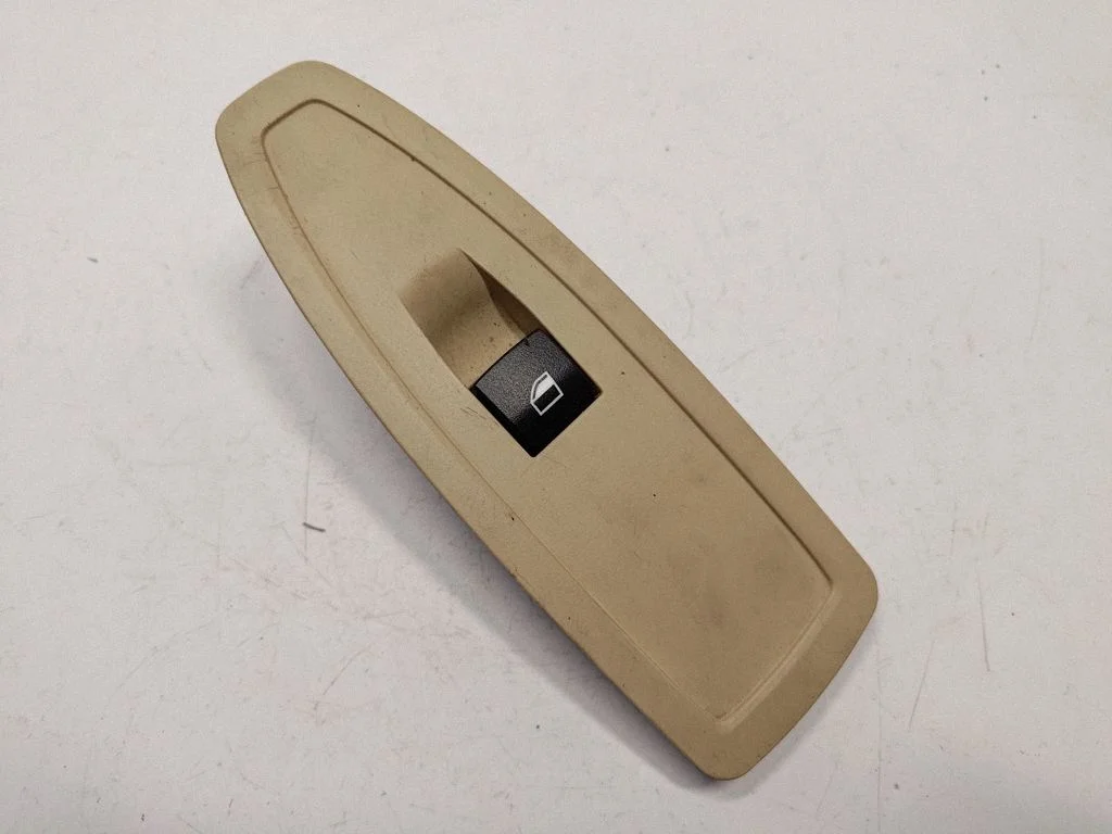 Electric window control switch 9208107