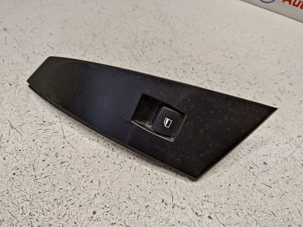 Electric window control switch 6940324
