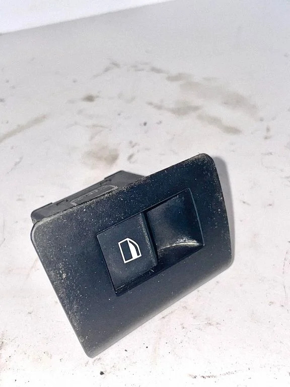 Electric window control switch 8385955