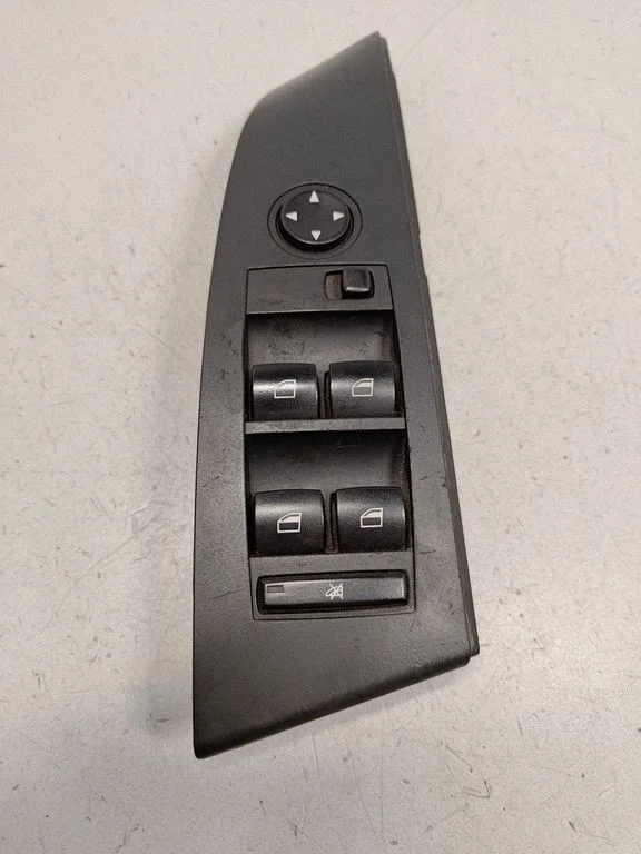 Electric window control switch 6943241