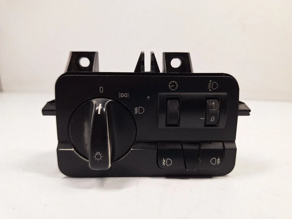 Light switch 6919828