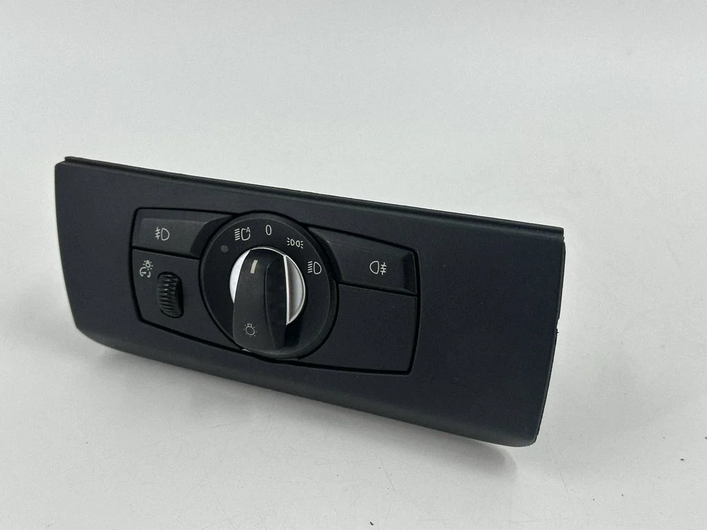 Light switch 9134726