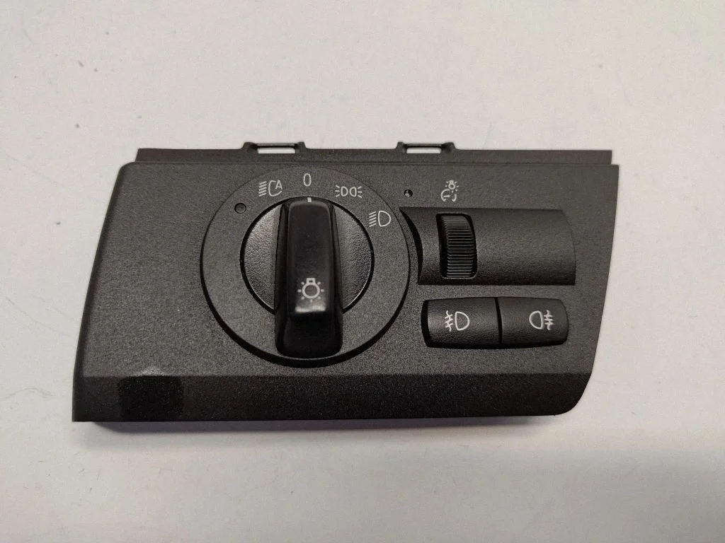 Light switch 3405705