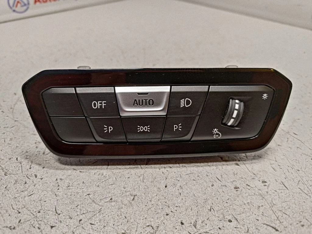 Light switch 61319461139