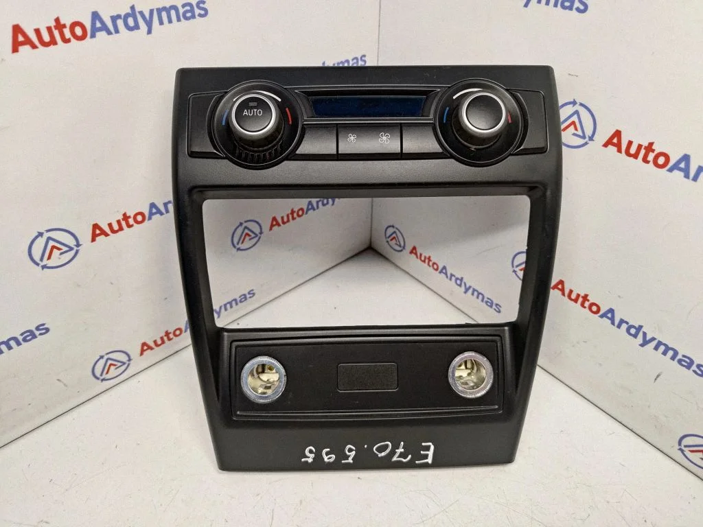 Panel sterowania klimatyzacją / nawiewem 9215514