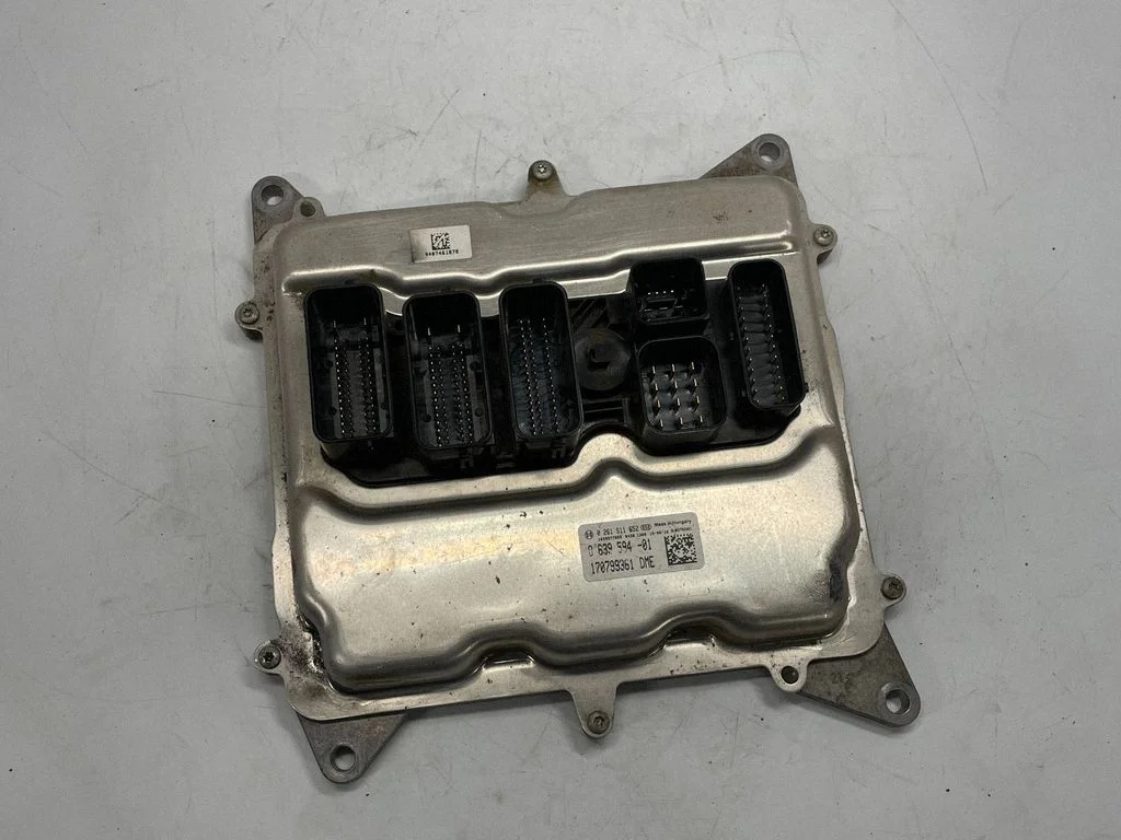 Dzinēja vadības bloks 0261S11652