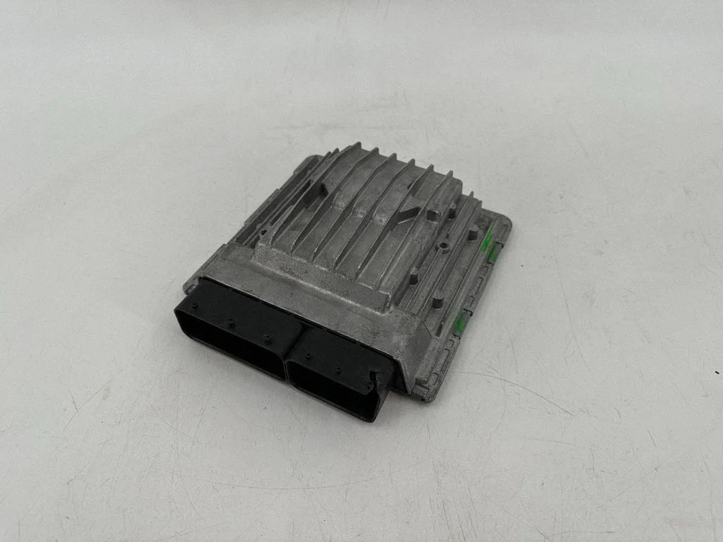 Dzinēja vadības bloks 7599881