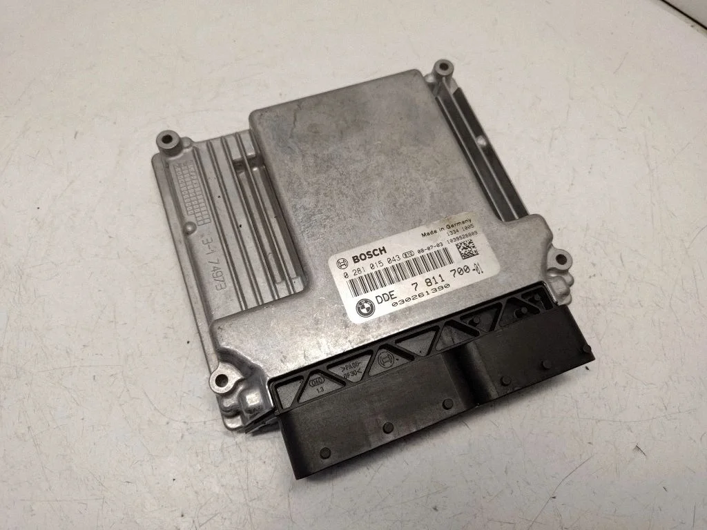 Dzinēja vadības bloks 7811700
