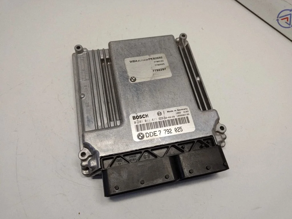 Dzinēja vadības bloks 7792025