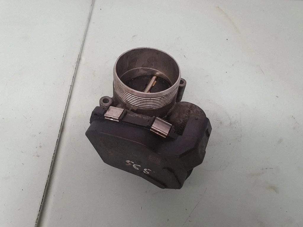 Throttle valve 7555944