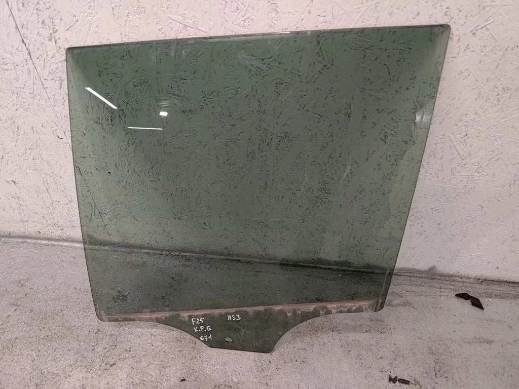 Rear door window glass 7391673