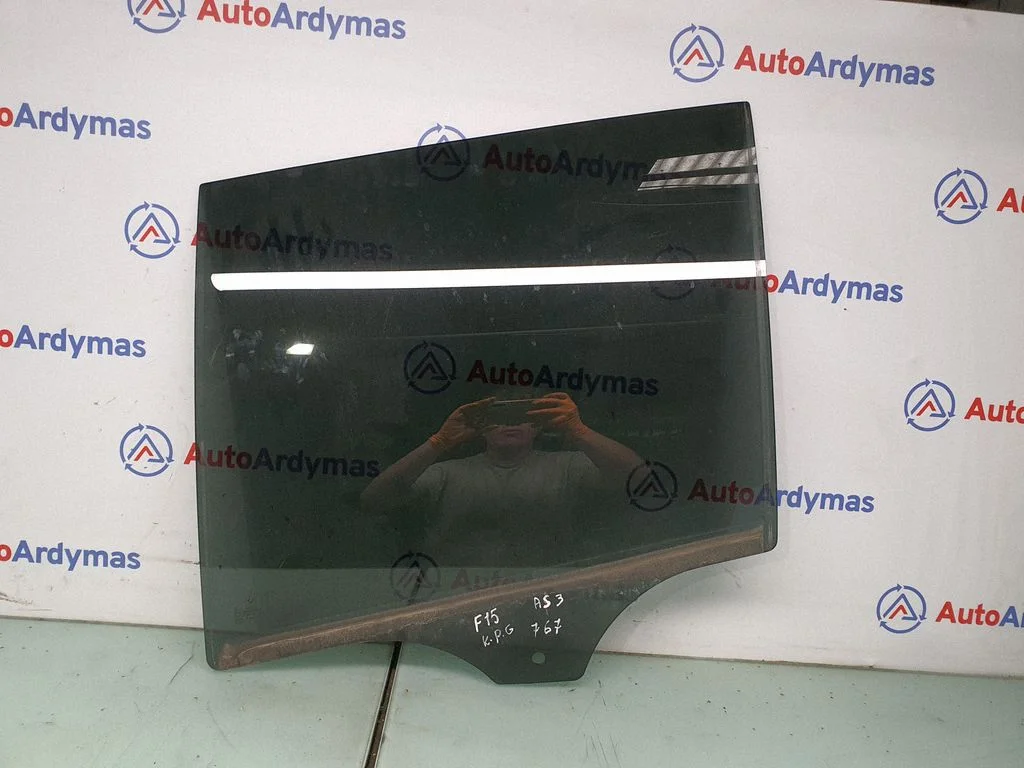 Galvenais aizmugurējo durvju stikls 7470629