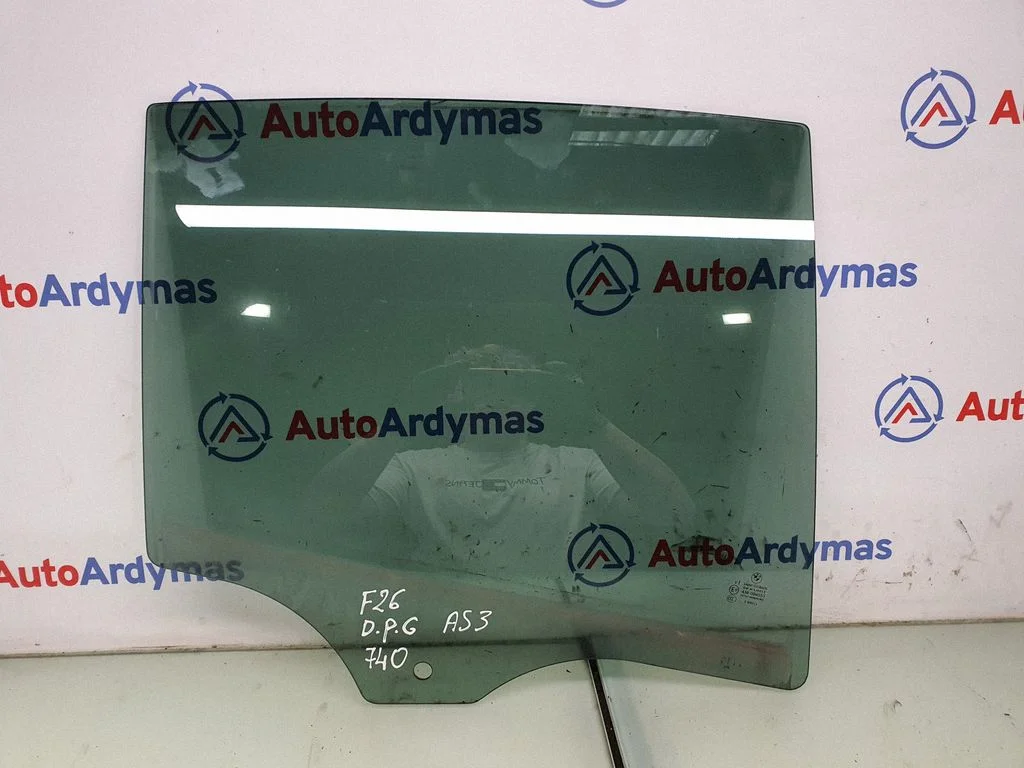 Rear door window glass 7364402