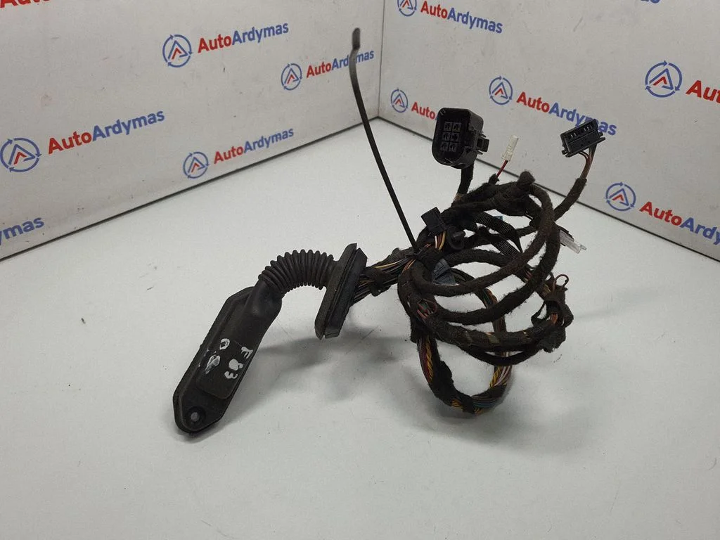 Aizmugurējo durvju vadu instalācija 3450857