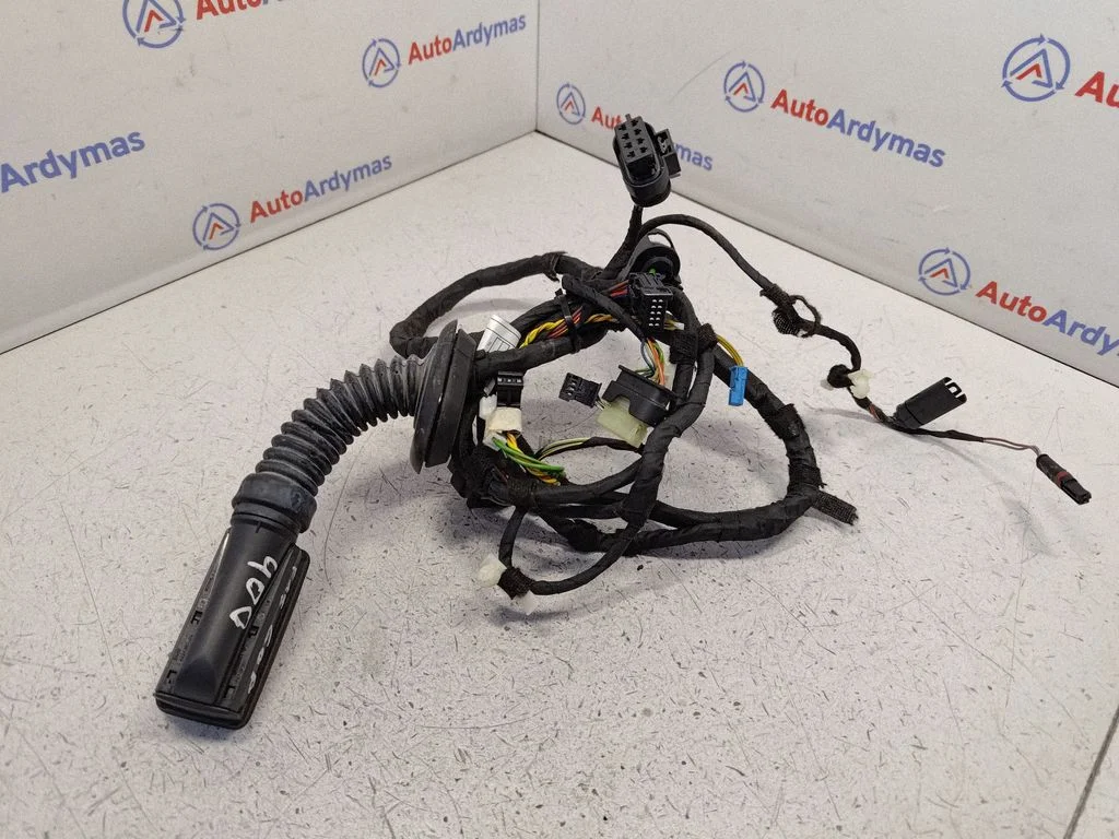 Aizmugurējo durvju vadu instalācija 9365823