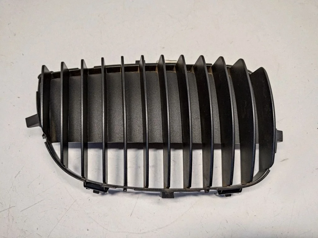 Atrapa przednia (grill) – BMW Seria 1 E81 E87 (2004-2011)
