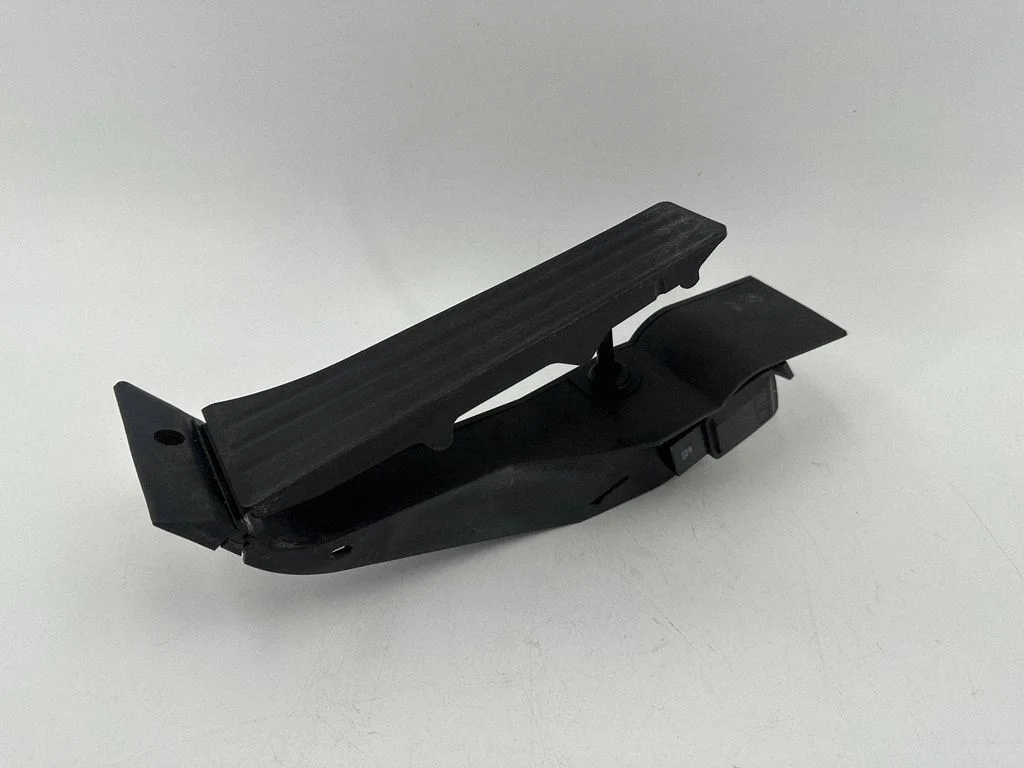 Gaasipedaal – BMW 1-seeria E81 E87 (2004-2011)