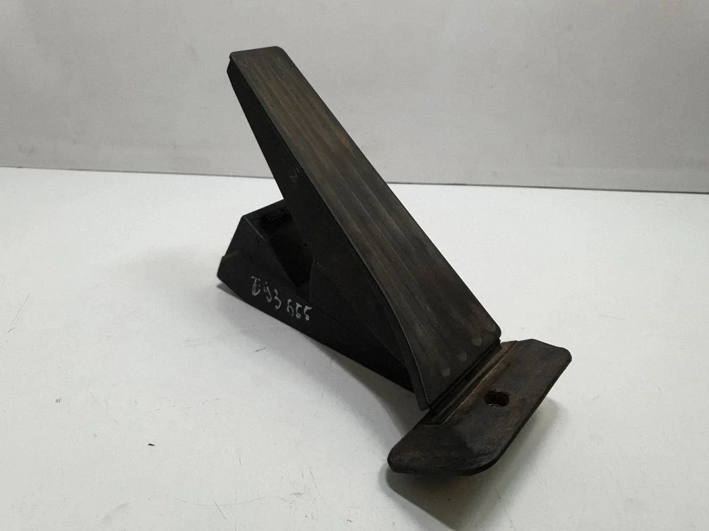 Akseleratora pedālis 6860000