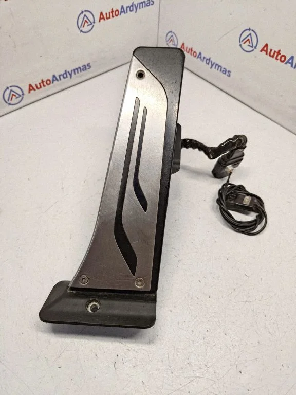 Accelerator throttle pedal 6853175