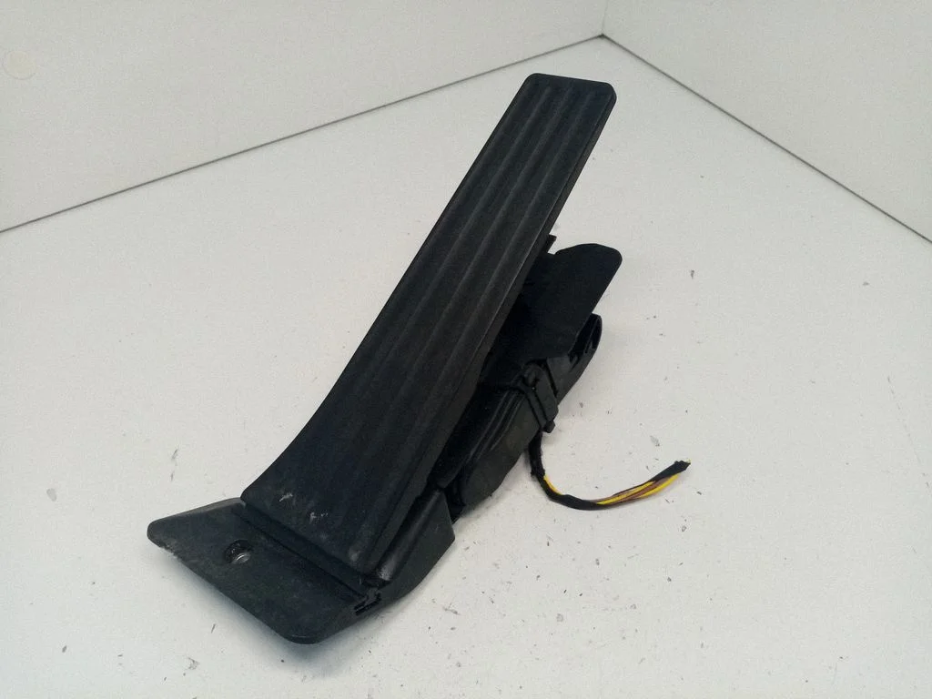 Akseleratora pedālis 35426853175