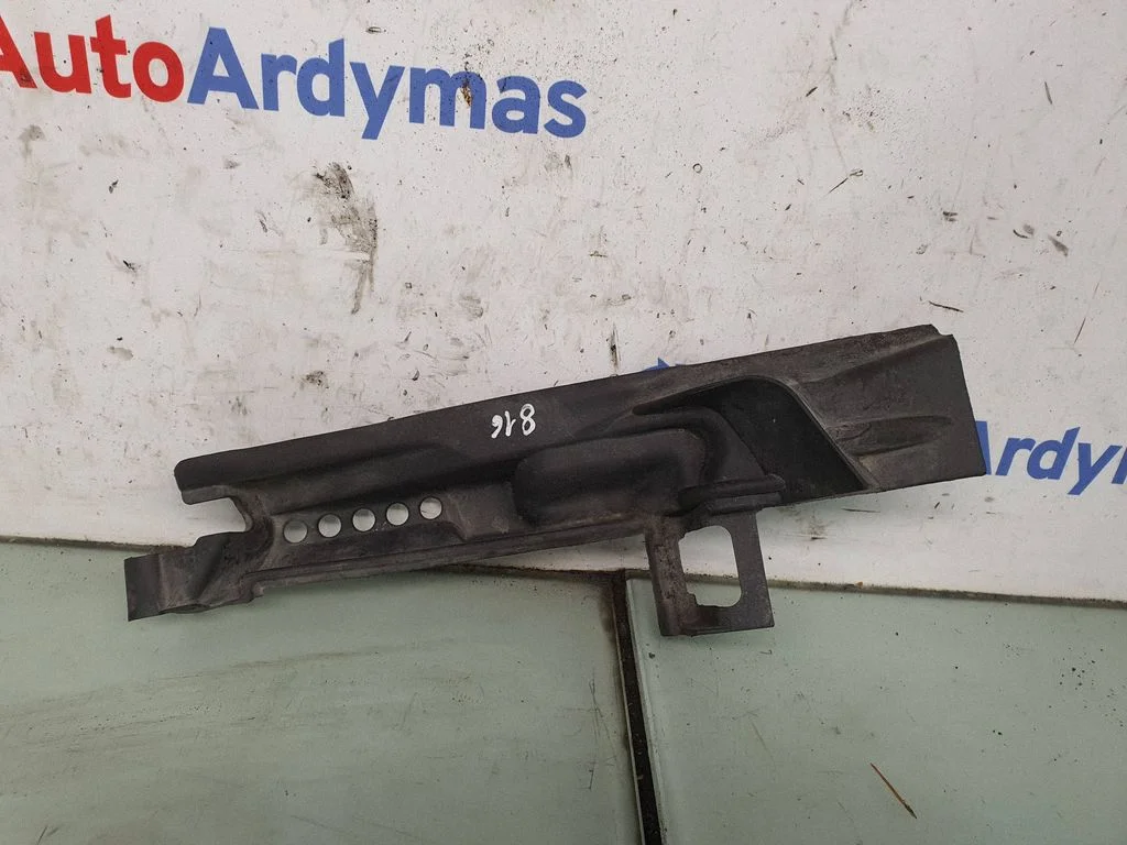Muu mootoriruumi osa 6939722
