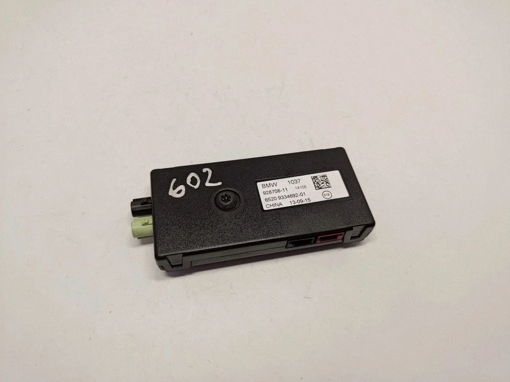 Antenas pastiprinātājs 65209334692