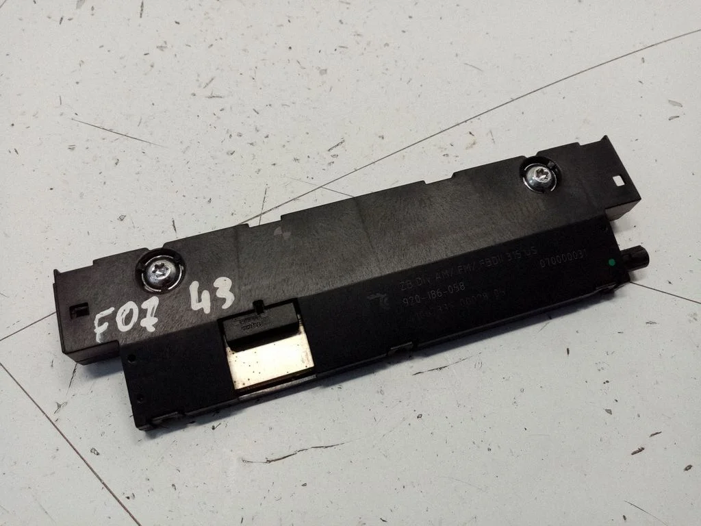 Antenas pastiprinātājs 65209228949