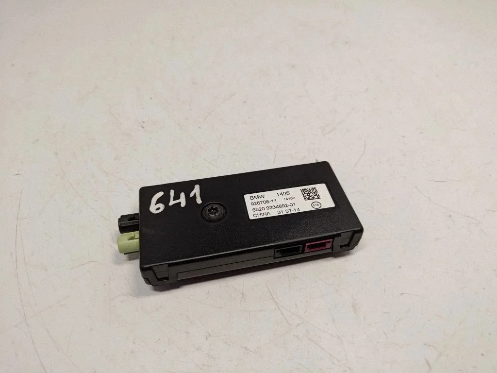 Antenas pastiprinātājs 65209334692