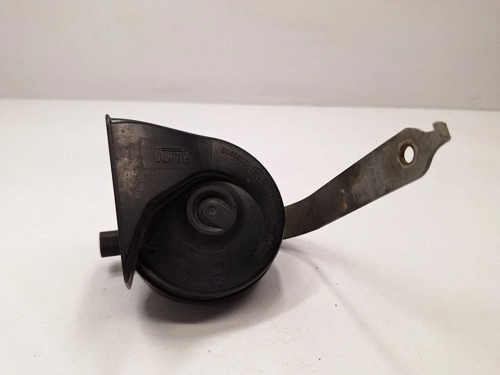 Horn signal – BMW 7 Series E65 E66 (2001-2008)