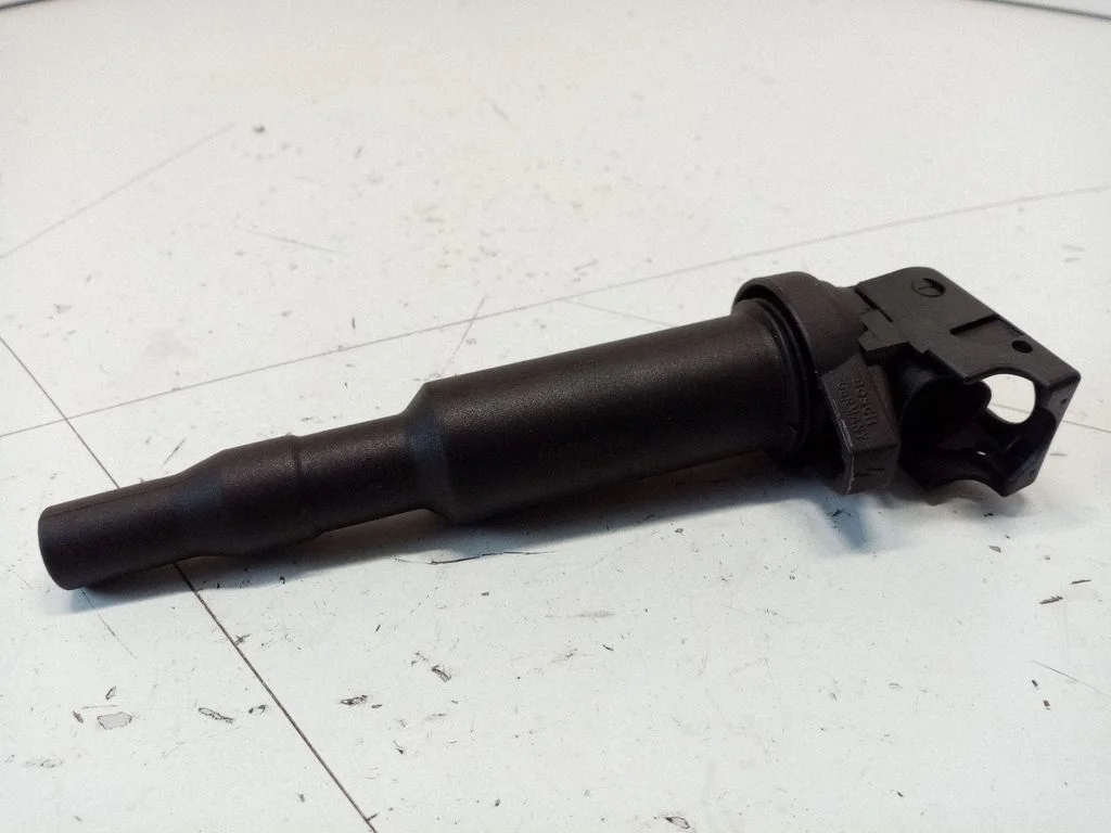 High voltage ignition coil 8647689