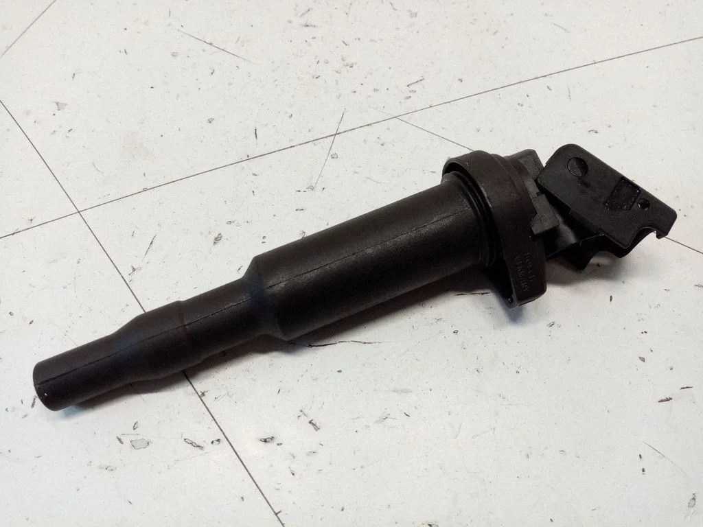 High voltage ignition coil 8647689