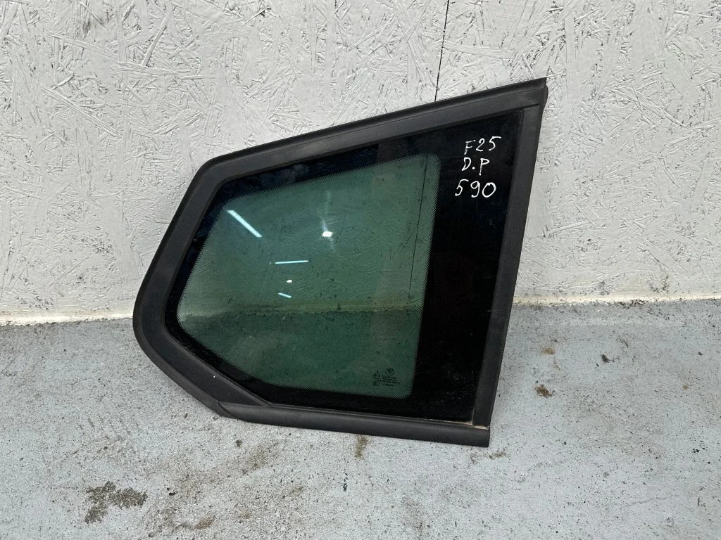 Aizmugurējais sāna virsbūves stikls 7205626