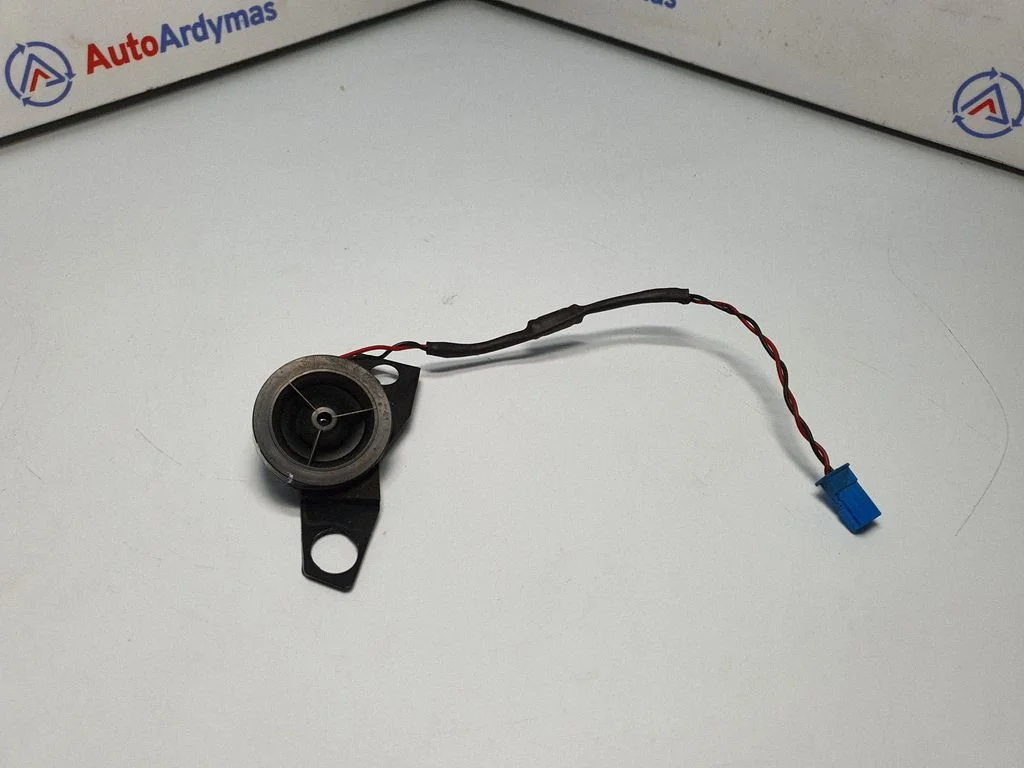 Augstfrekvences skaļrunis (-ņi) priekšējās durvīs 8368241