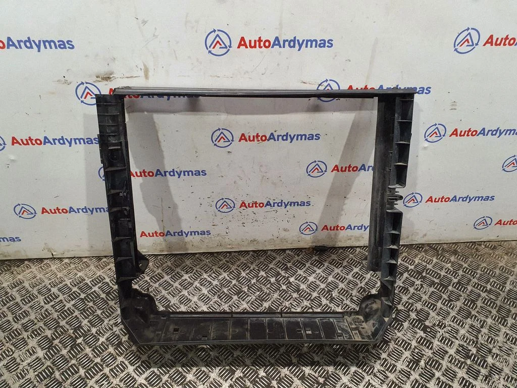 Radiator trim 7795909