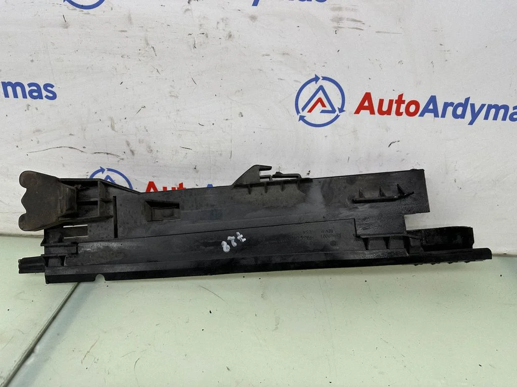 Radiator trim 7799762