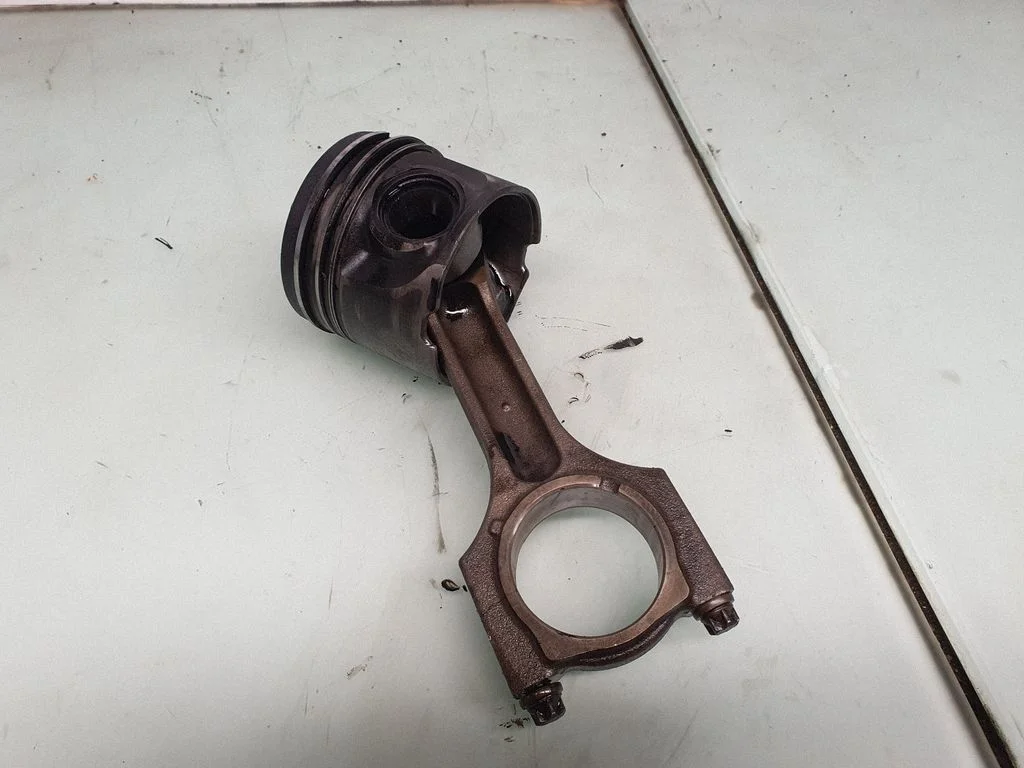 Piston with connecting rod – BMW 5 Series E60 E61 (2004-2010)