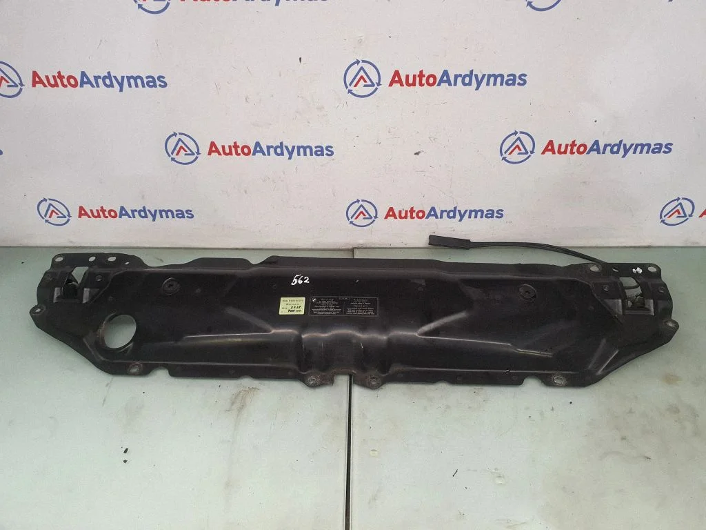 Radiaatori tugipaneeli ülaosa – BMW 5-seeria E60 E61 (2004-2010)