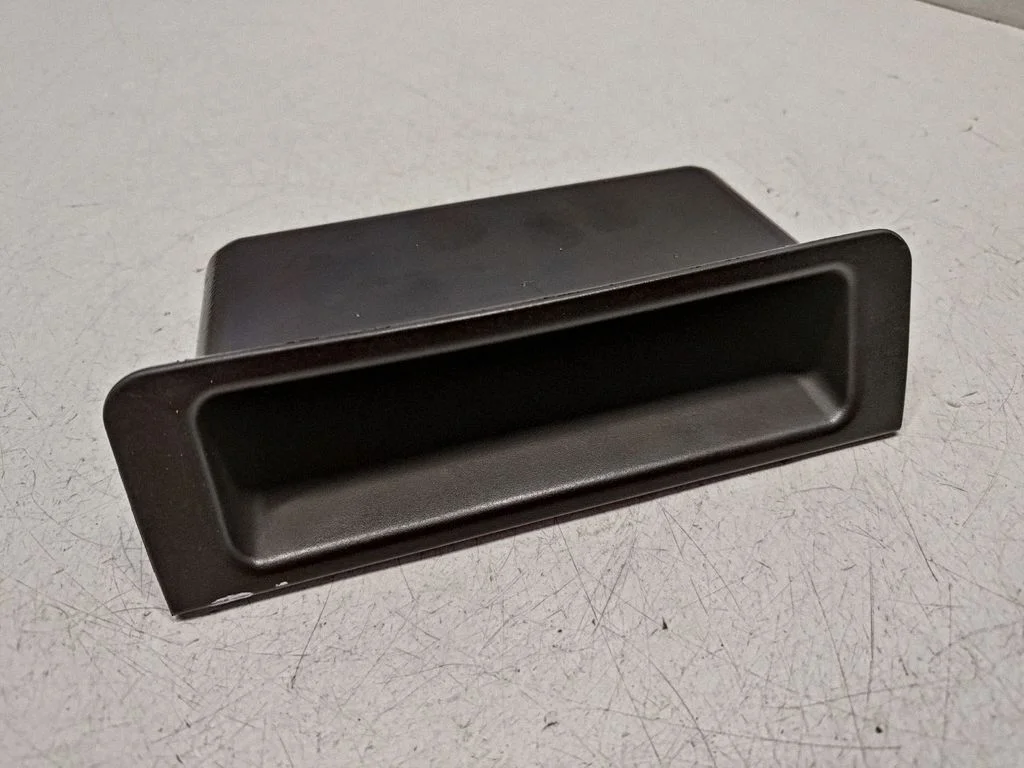 Cita centrālās konsoles (tuneļa) detaļa 51168159701
