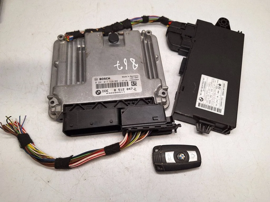 Engine ECU kit and lock set 8512047